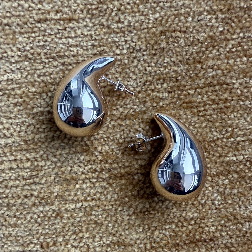 Elegant Silver Teardrop Earrings